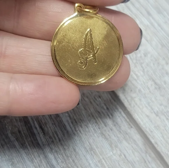 Moon & Lola Medium Dalton Gold Toned Initial Pendant B C D E H J K L R - Picture 7 of 9